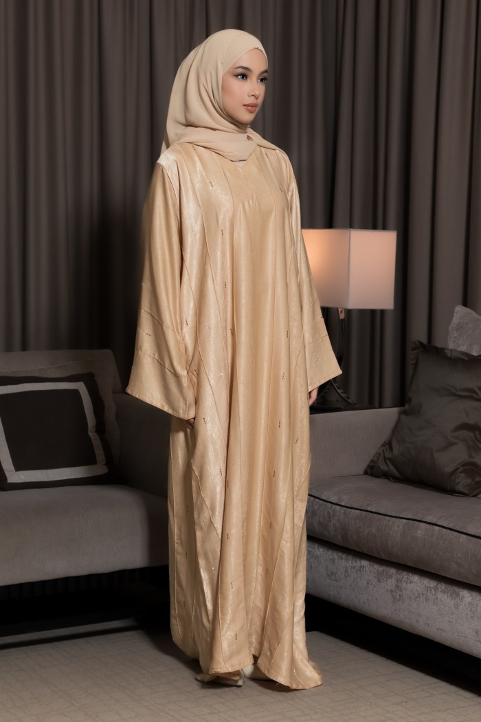 AURORA IN NUDE